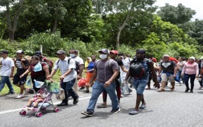 Caravanas salen cada 24 horas del sur de México buscando permisos temporales