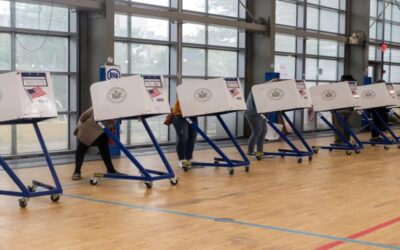 Pese a un retroceso, la mayoría de los hispanos seguirá votando demócrata, según un sondeo