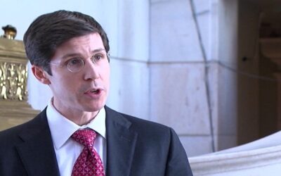 Candidato a la alcaldía de Providence Brett Smiley quiere construir más viviendas al alcance de las familias.