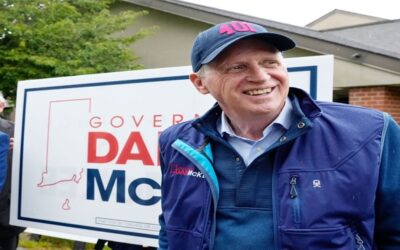 McKee gana la nominación demócrata para gobernador.