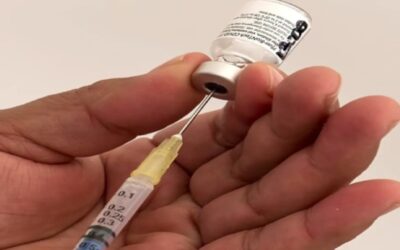 FDA aprobó nuevas vacunas de Pfizer y Moderna