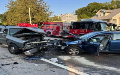 Choque en Tiverton deja 2 heridos.