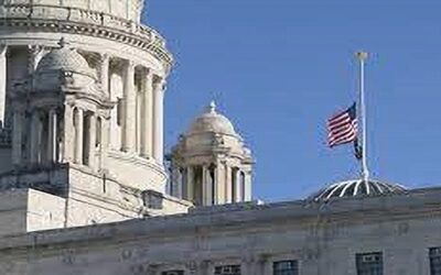 McKee ordena banderas a media asta por la Reina Isabel II