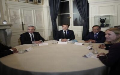 Petro elogia diálogo de gobierno de Venezuela con oposición