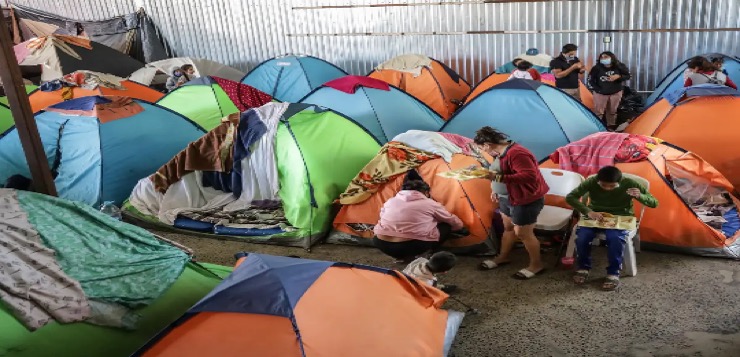Desalojan el campamento improvisado en Ciudad Juárez donde migrantes venezolanos llevaban mas de un mes esperando cruzar a EE.UU.
