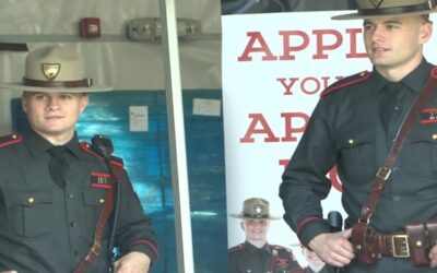 Policía Estatal de Rhode Island está reclutando nuevos efectivos para academia de entrenamiento clase 2024.