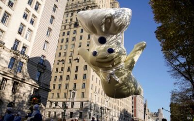 Miles disfrutan de los globos gigantes del desfile de Macy’s en Nueva York por Acción de Gracias