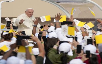 Papa pide a jóvenes buscar consejos más allá de Google