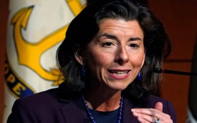 Raimondo acompaña a la Primera Dama a Chicago al inicio de Semana Nacional del Aprendizaje