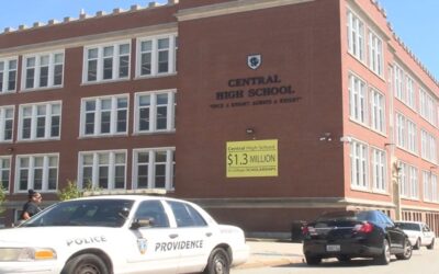 Director Escuela Secundaria Central acuchillado por estudiante.