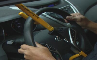 Policía Providence entrega candados para vehículos Kia y Hyundai