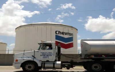 EEUU suaviza sanciones contra Venezuela, permite reanudar el bombeo de petróleo