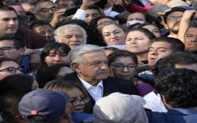 México: AMLO vuelve a marchar; lo acompañan cientos de miles