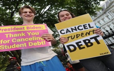 Un juez de Texas considera “inconstitucional” el plan de Biden para perdonar las deudas estudiantiles