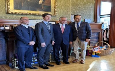 Alcalde Elorza y ex alcaldes Tavares y Paolino sugieren políticas educativas al Alcalde-electo Brett Smiley