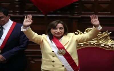 Dina Boluarte asume como primera mujer presidenta de Perú