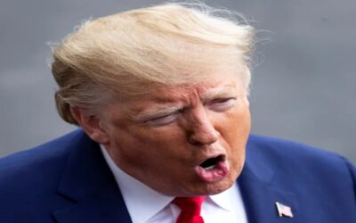 Hallan dos documentos clasificados en posesión de Trump en Florida