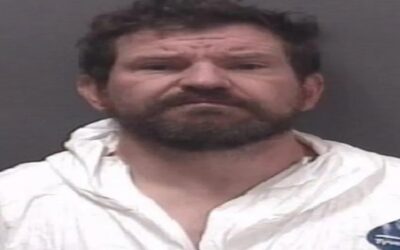 Ex novio mató a madre con un hacha: violencia doméstica deja tres huérfanos en Connecticut