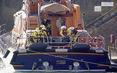 Rescatan a dos náufragos y su perro en aguas de Delaware