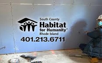 South County Habitat for Humanity entrega su nueva casa a una madre con 5 hijos.