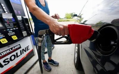 Precios de la gasolina bajan 10 centavos en Rhode Island.