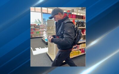 Policía Cranston necesita su ayuda para identificar a este sospechoso de robo en farmascias CVS