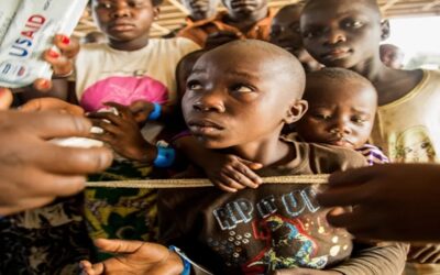 Pareja estadounidense enfrenta la pena de muerte en Uganda por traficar y torturar a sus hijos adoptivos