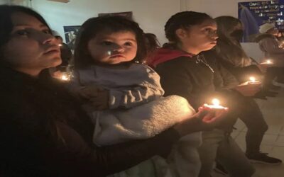Migrantes varados en la frontera celebran Navidad