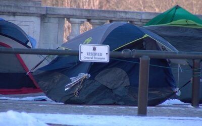 Decisión del juez favorece a McKee y da luz verde para desalojo de personas sin hogar en predios de la Casa del Estado.