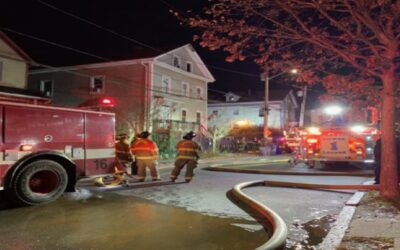 Incendio en Providence deja 2 familias en la calle.