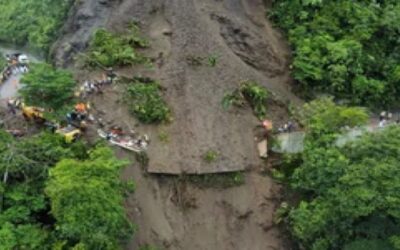 Colombia: Mueren 34 personas en derrumbe que sepultó autobús