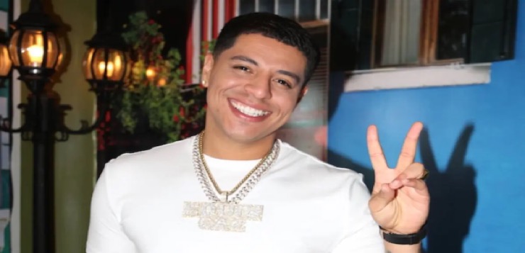 Eduin Caz de Grupo Firme alerta a sus fans y revela desde el hospital que será sometido a “varias operaciones”