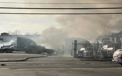 Se incendian 5 camiones con remolques en RoadOne.