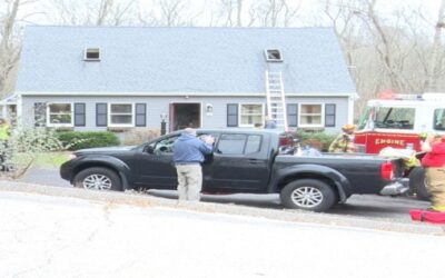 Incendio deja una familia sin hogar y a una de sus mascotas muerta y la otra herida.