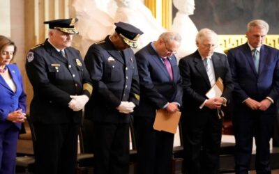 EEUU honra a guardias que defendieron el Capitolio el 6 de enero de 2021