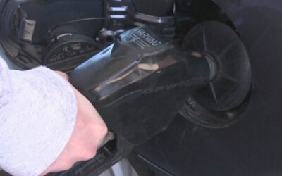 Precio de la gasolina baja aún más en Rhode Island y Massachusetts.