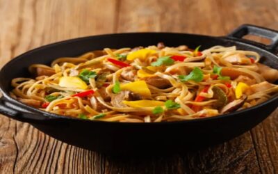 Perdió las piernas y estuvo a punto de morir por comer pollo y fideos recalentados