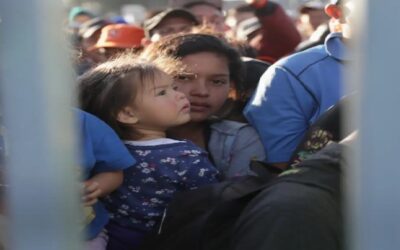 Juez prohíbe poner fin a la política de inmigración de la era de Trump “Permanecer en México”
