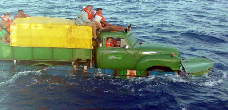 Migrantes cubanos son detenidos en los Cayos de Florida por Patrulla de Carreteras