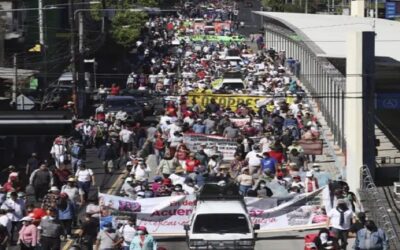 El Salvador: Marchan en aniversario acuerdos y contra Bukele