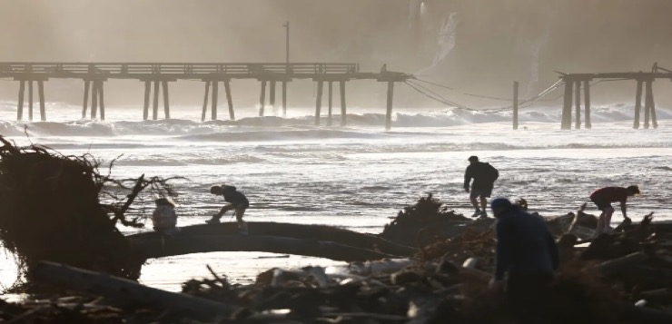 Muertos por tormentas en California aumentan a 17, mientras inundaciones y deslizamientos de tierra provocan evacuaciones