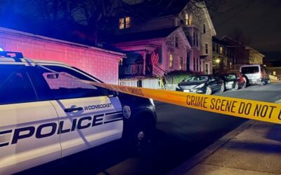 Mujer de Woonsocket acusada de asesinato por la muerte de su padre
