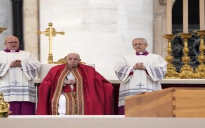 Miles despiden a Benedicto XVI en funeral celebrado por papa
