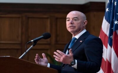 EEUU despliega a la Guardia Costera para contener a migrantes que llegan a Florida