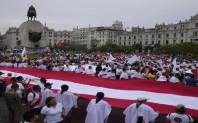 Cientos marchan por la paz en Perú con apoyo de Boluarte