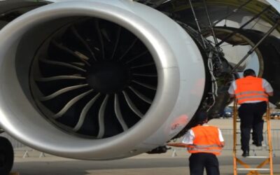 Empleado en aeropuerto de Alabama muere al ser succionado por motor de avión de American Airlines