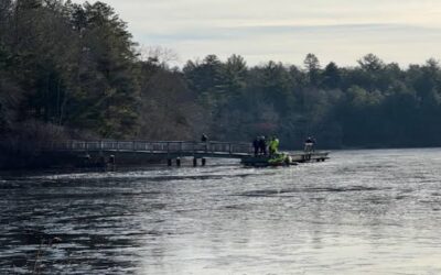 Policía Estatal investiga muerte mujer sacada de laguna como homicidio.