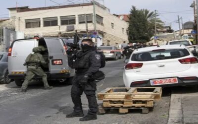 Adolescente palestino balea a dos personas en Jerusalén