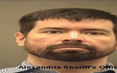 Condenan a acusado en ataque a Capitolio por cargos de armas