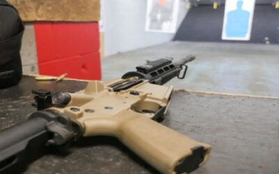 Arrestan a menor por llevar un AR-15 a un juego de basketball en una escuela secundaria en Carolina del Norte